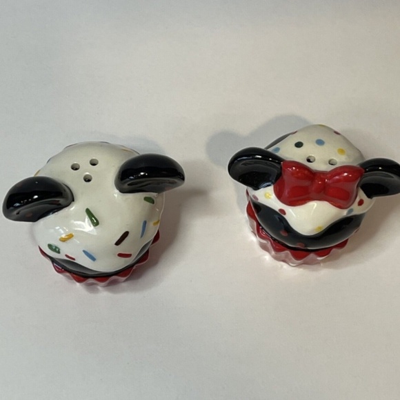🆕 Disney Mickey & Minnie Mouse Ceramic Cupcake Salt & Pepper Shakers, NWOB - Picture 11 of 15